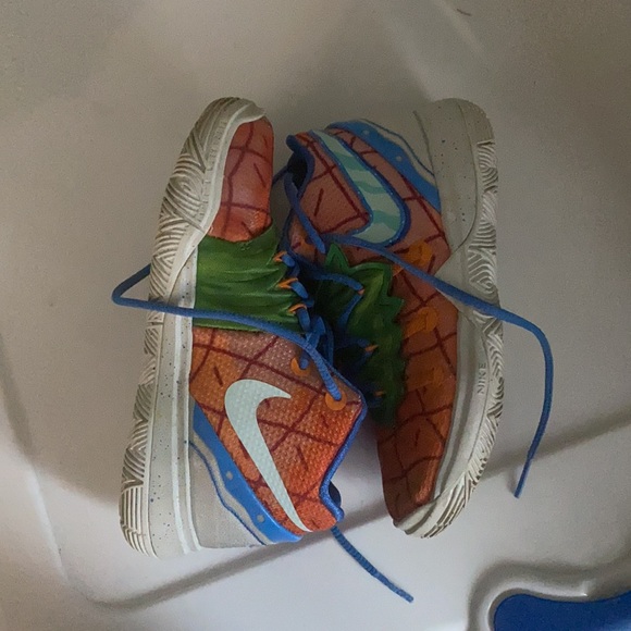 Nike Kyrie 5 spongebob pineapple house. - Picture 5 of 6